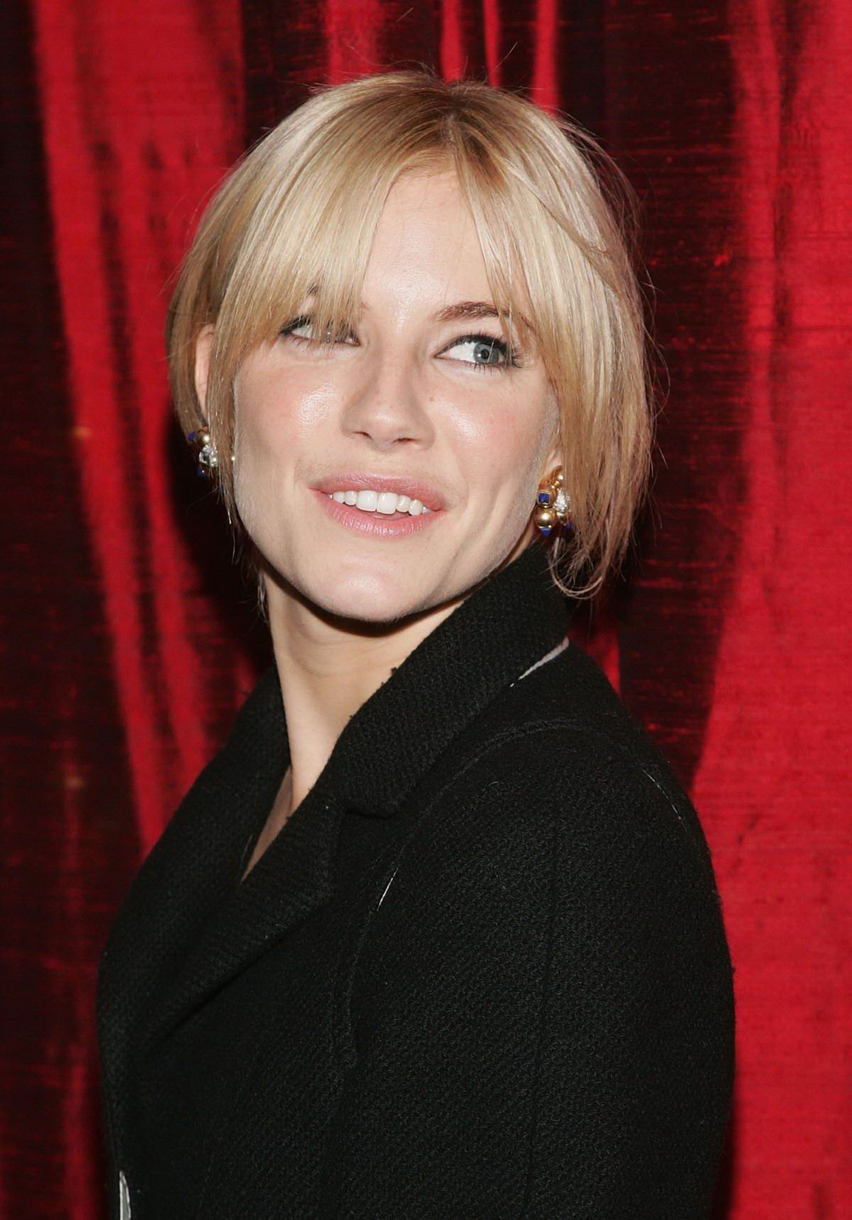 https://www.imperiodefamosas.com/Fotos/Sienna_Miller/Sienna_Miller_125.jpg