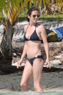 Jennifer Connelly en Bikini [1200x1800] [343.56 kb]