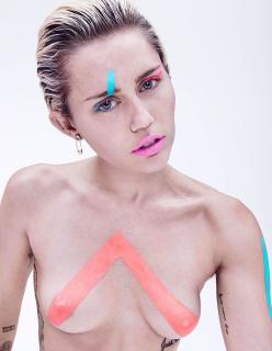Miley Cyrus en Paper Desnuda [700x900] [112.87 kb]