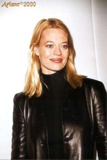 Jeri Ryan [539x800] [38.46 kb]