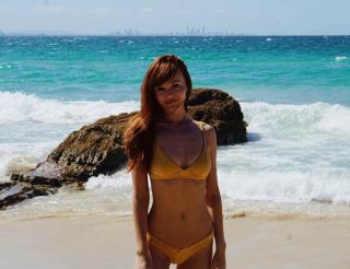 Hannah Rose May en Bikini [1080x831] [137.56 kb]