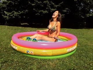 Megan Montaner en Bikini [1080x809] [278.02 kb]