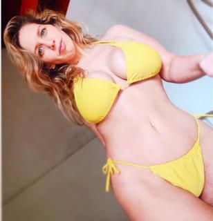 Maria Celeste Ponce in Bikini [1387x1440] [149.6 kb]