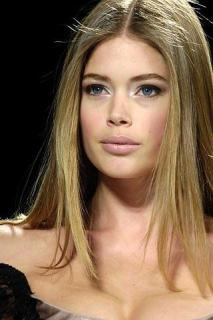 Doutzen Kroes [320x480] [27.72 kb]